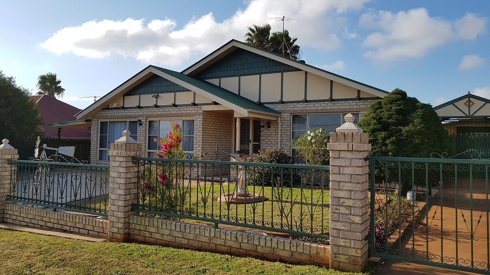 11 Stoneyhurst Court Glenvale QLD 4350 House for Sold