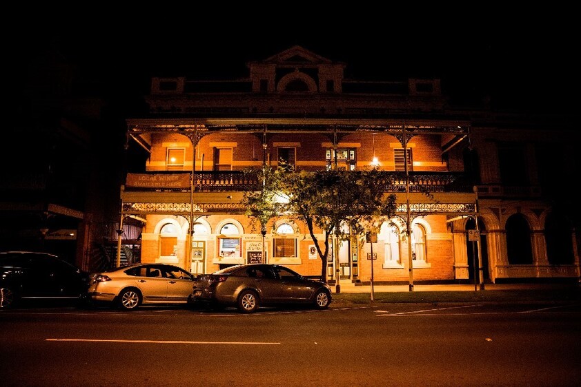 ROCHESTER WINE TAVERN BED & BREAKFAST WITH LONG TERM LEASE