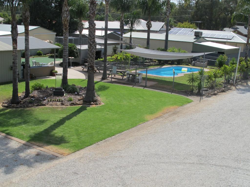 Enjoy a great lifestyle, own the freehold and run a simple Motel business.