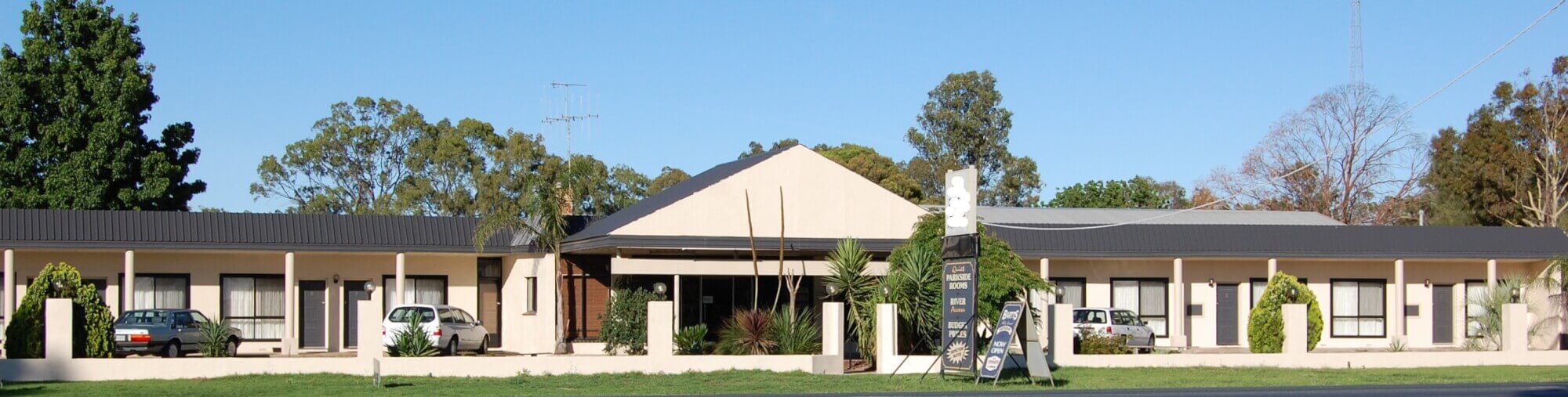 Very busy 31 room motel freehold, and business for sale.