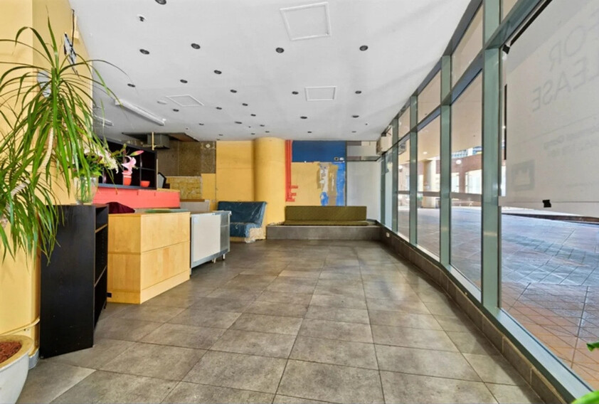 PREMIUM FOOD LOCATION WITH OUTDOOR SEATING OPTIONS PRIME SPOT