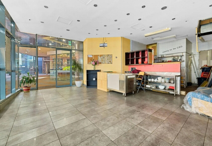 PREMIUM FOOD LOCATION WITH OUTDOOR SEATING OPTIONS PRIME SPOT