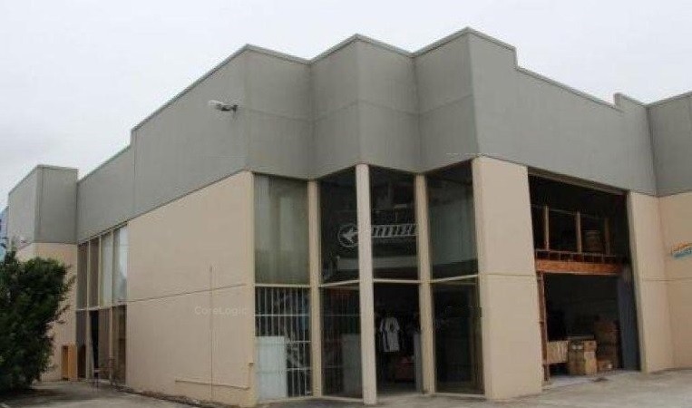 FRONT WAREHOUSE WITH OFFICES - EASY ACCESS TO M1 (3 PHASE POWER)
