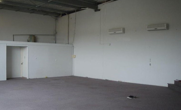 FRONT WAREHOUSE WITH OFFICES - EASY ACCESS TO M1 (3 PHASE POWER)