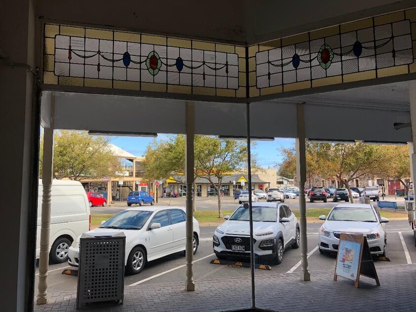 Prime Semaphore seaside location. In-between 2 historic businesses. Undergoing full renovation, scheduled completion date end of May.