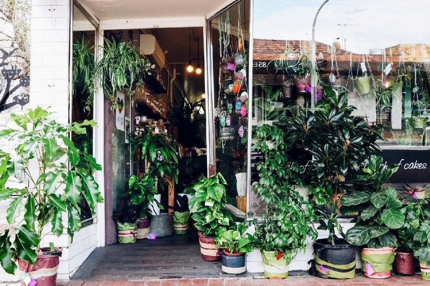 'A BUNCH OF CAKES'. WELL KNOWN CAKE & FLORIST SHOP. CENTRAL SPOTSWOOD