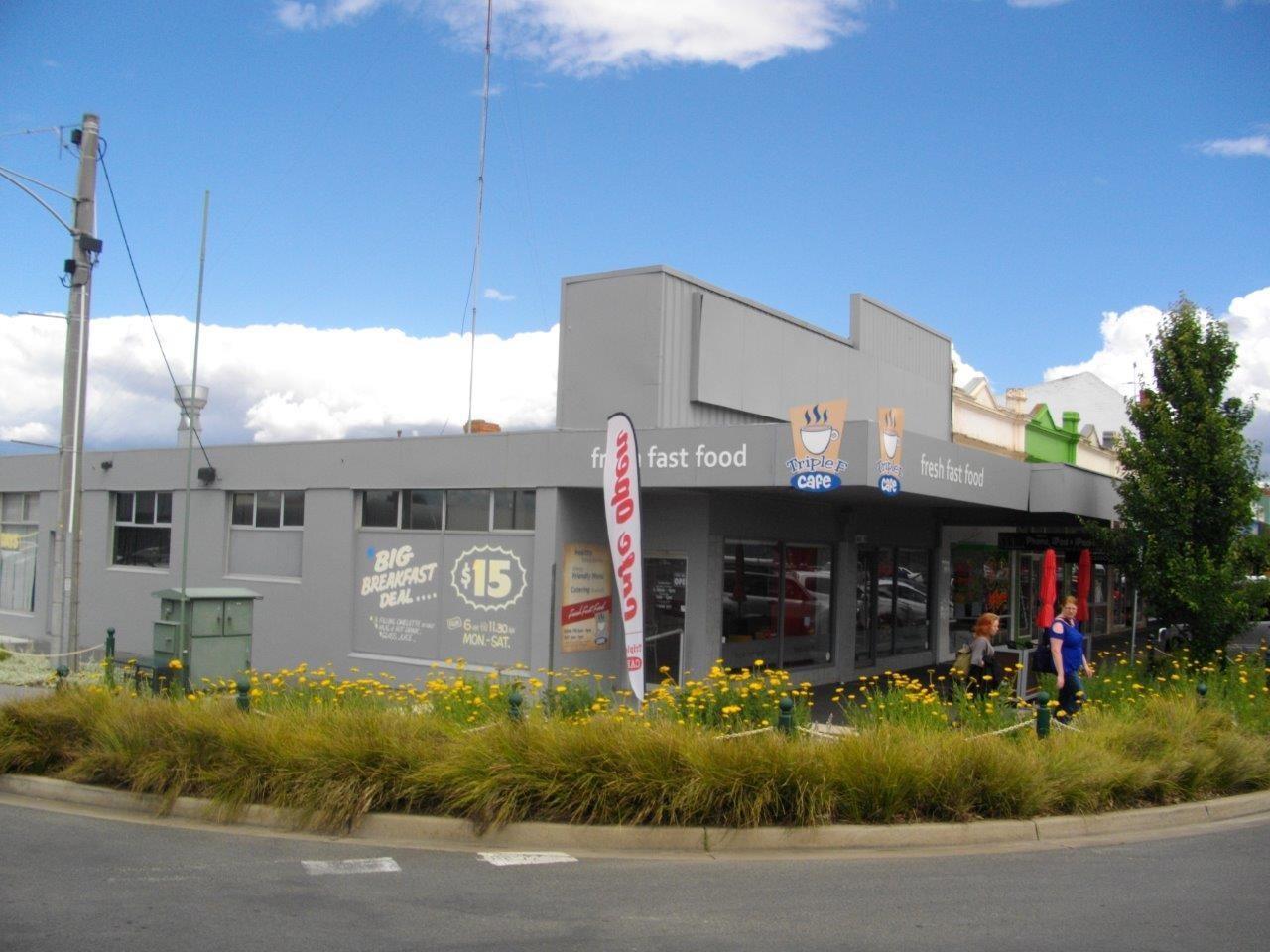 Cafe in a prime location, on a very busy intersection.