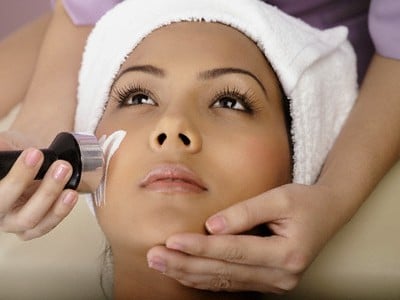 MAROOCHYDORE BEAUTY SALON. SELLING AT A MODEST WIWO BASIS - BE QUICK!