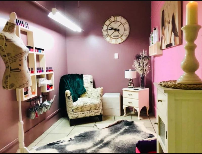 MAROOCHYDORE BEAUTY SALON. SELLING AT A MODEST WIWO BASIS - BE QUICK!