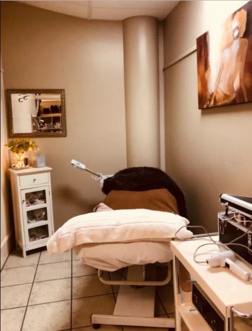 MAROOCHYDORE BEAUTY SALON. SELLING AT A MODEST WIWO BASIS - BE QUICK!