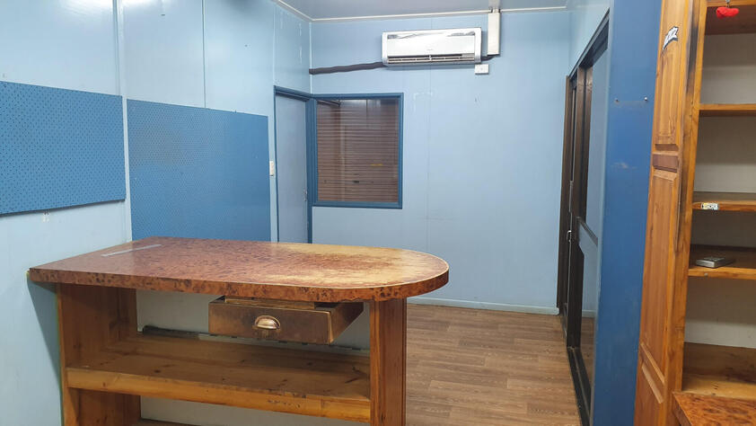 COMMERCIAL/INDUSTRIAL PROPERTY WITH WORKSHOP/OFFICE - MAIN COMMERCIAL STRIP
