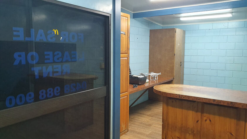 COMMERCIAL/INDUSTRIAL PROPERTY WITH WORKSHOP/OFFICE - MAIN COMMERCIAL STRIP