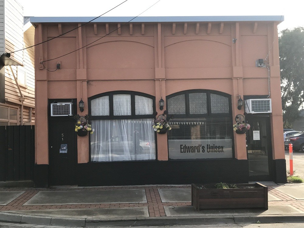 GREAT COMMERCIAL OPPORTUNITY WITH TWO SEPARATE SHOPS ON ONE TITLE