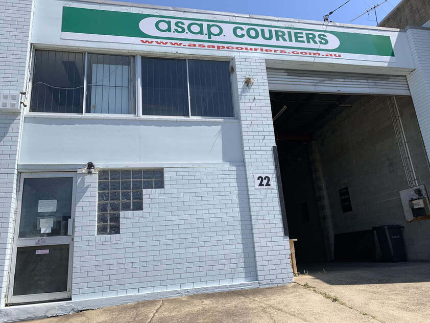 Office Warehouse just minutes to CBD and Motorway Tunnels