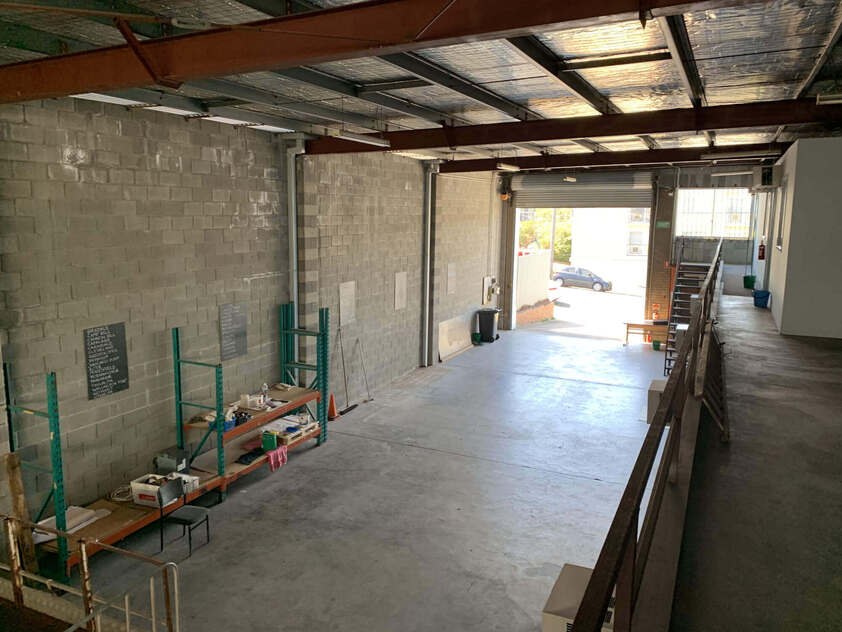 Office Warehouse just minutes to CBD and Motorway Tunnels