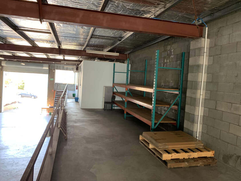 Office Warehouse just minutes to CBD and Motorway Tunnels