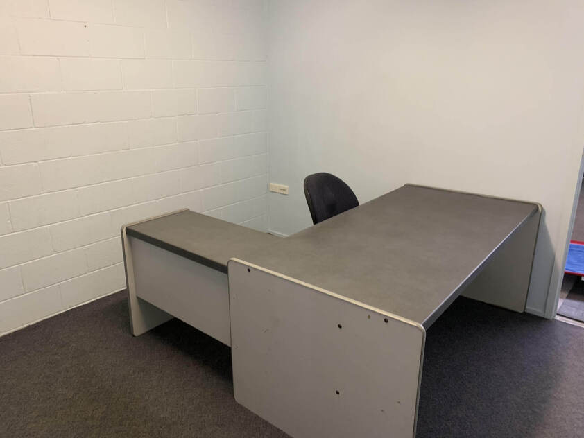 Office Warehouse just minutes to CBD and Motorway Tunnels