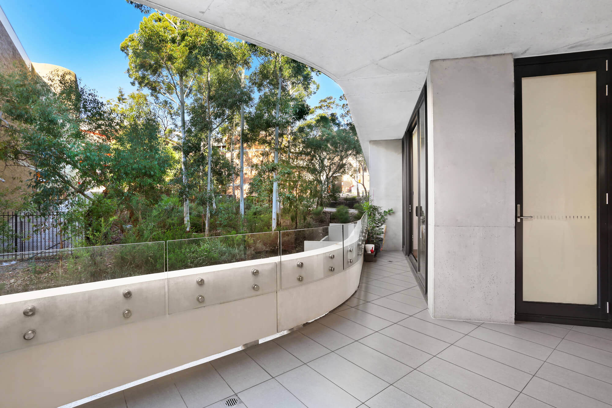Great value 2 bedroom apartment at highly regarded Dunstan Grove