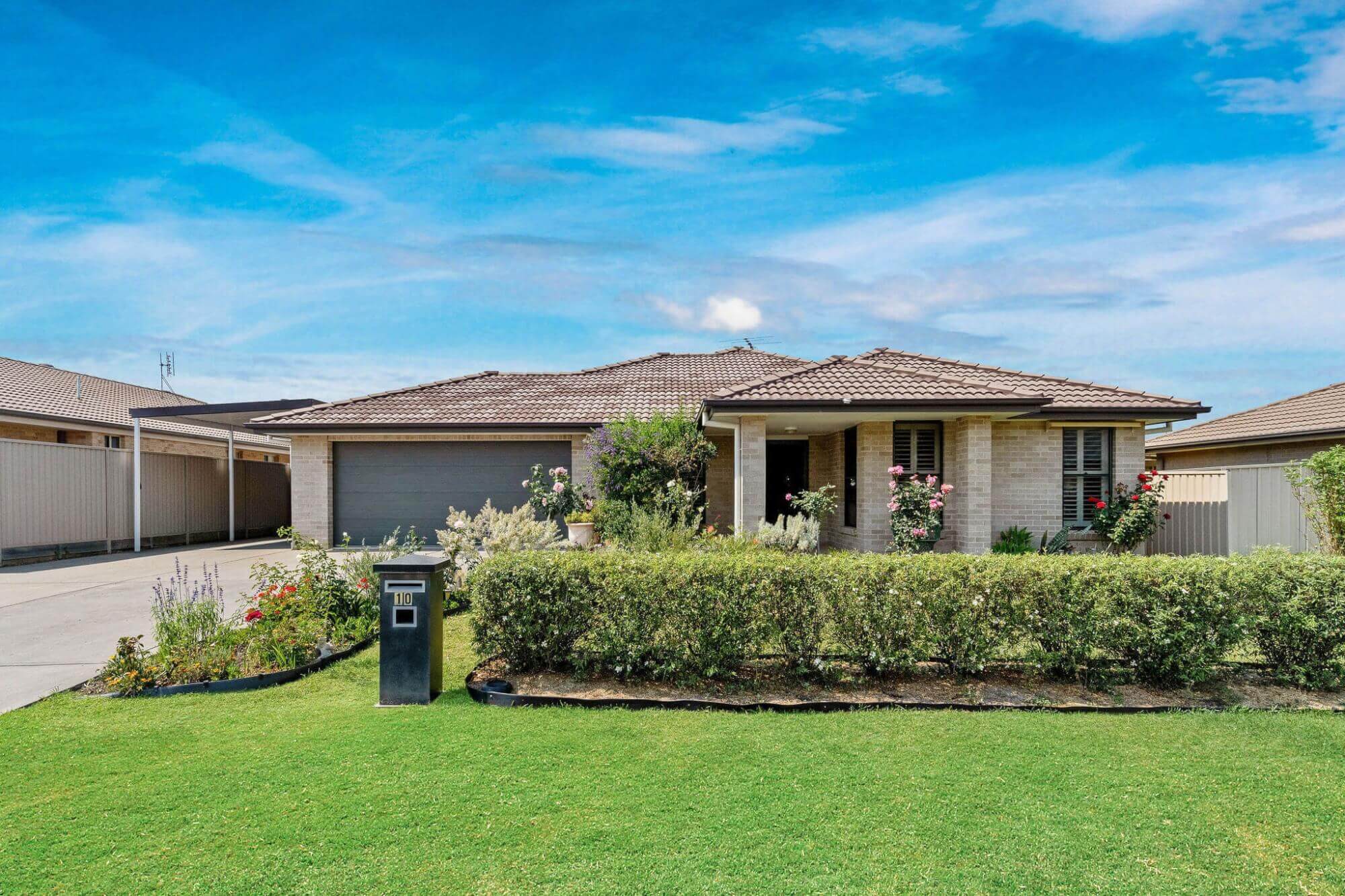 BEAUTIFUL FAMILY HOME WITH ENTERTAINING AREA AND HOT SPA