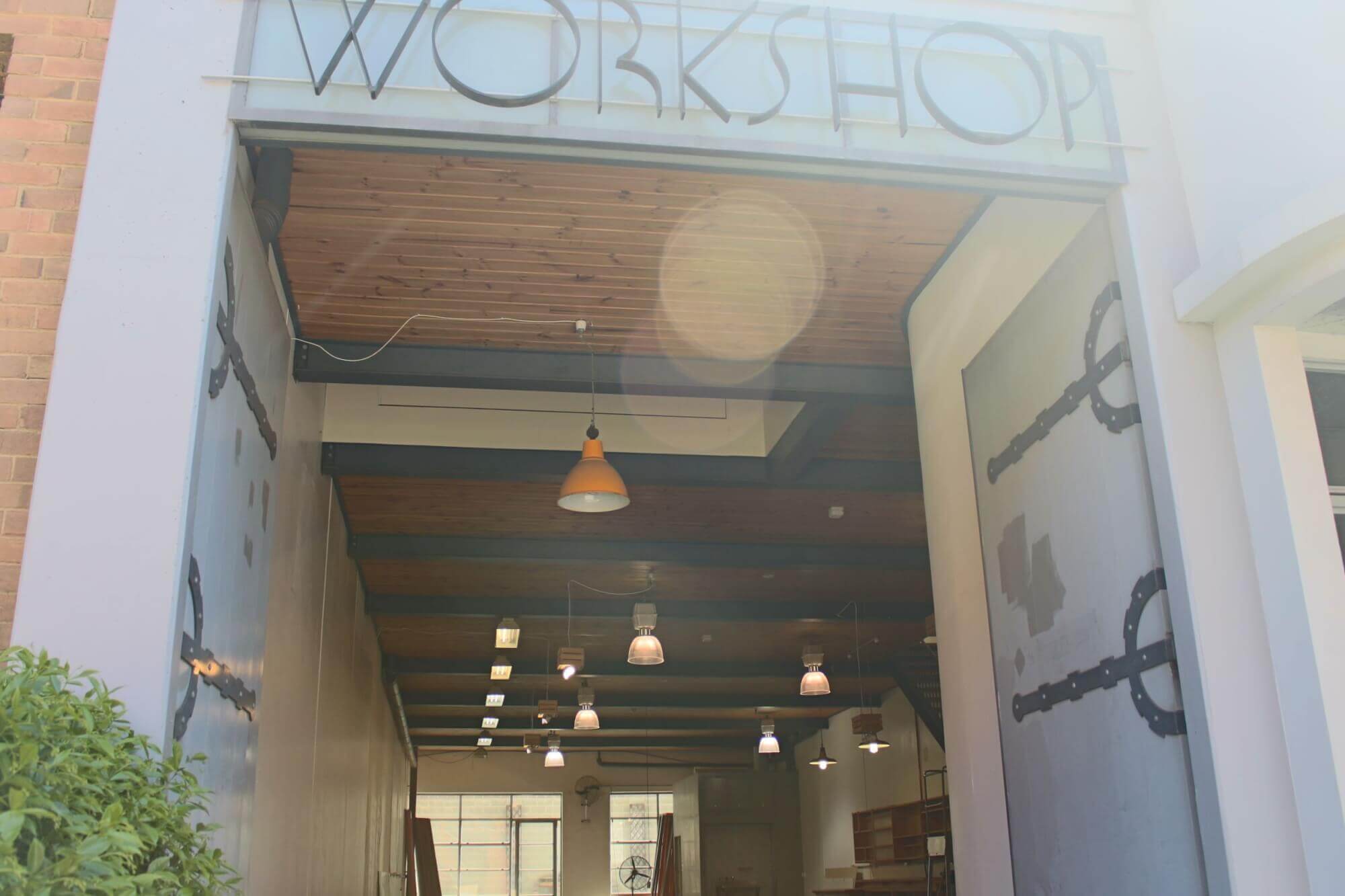 Stylish showroom/ warehouse in heart of city