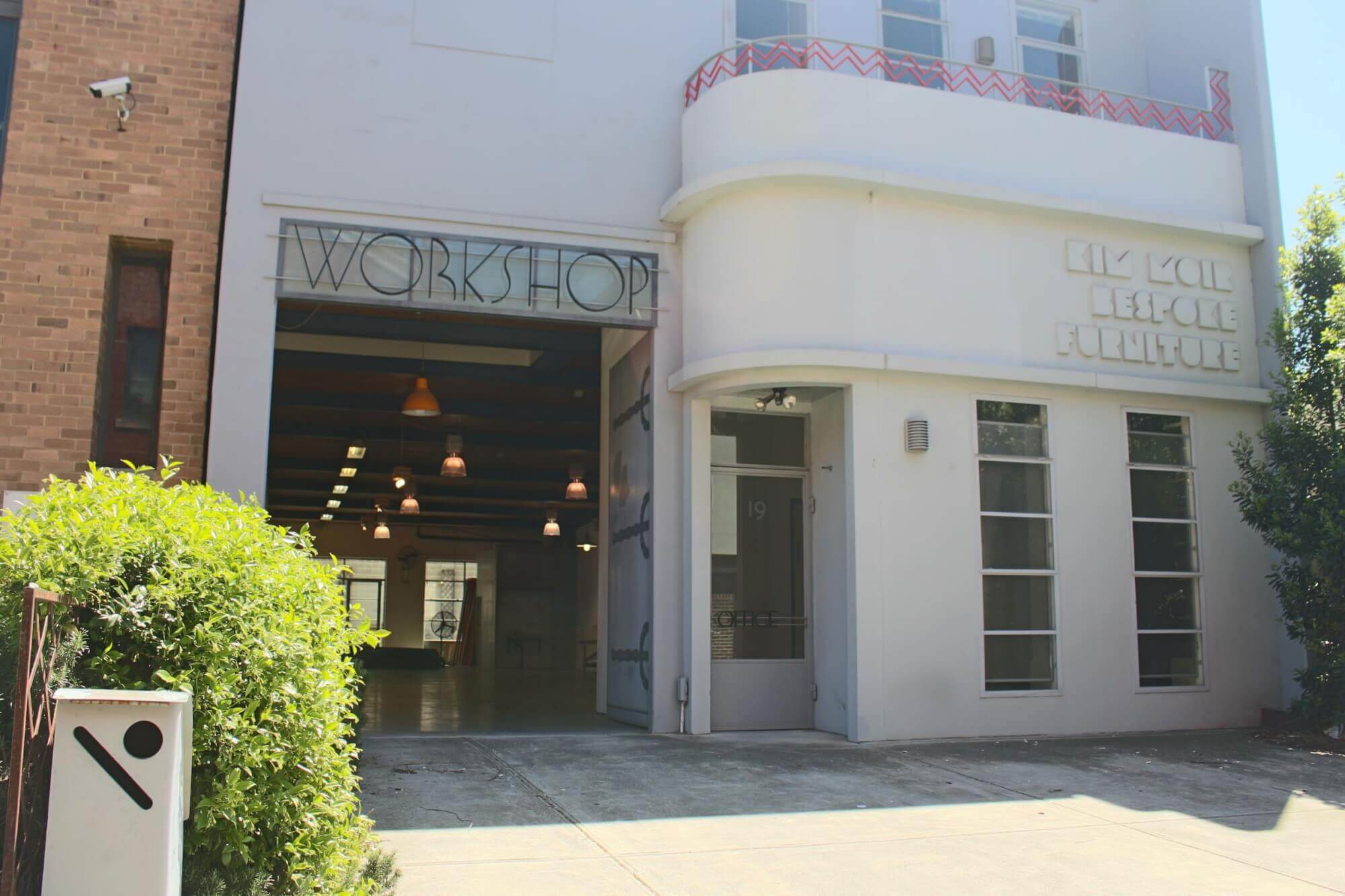 Stylish showroom/ warehouse in heart of city
