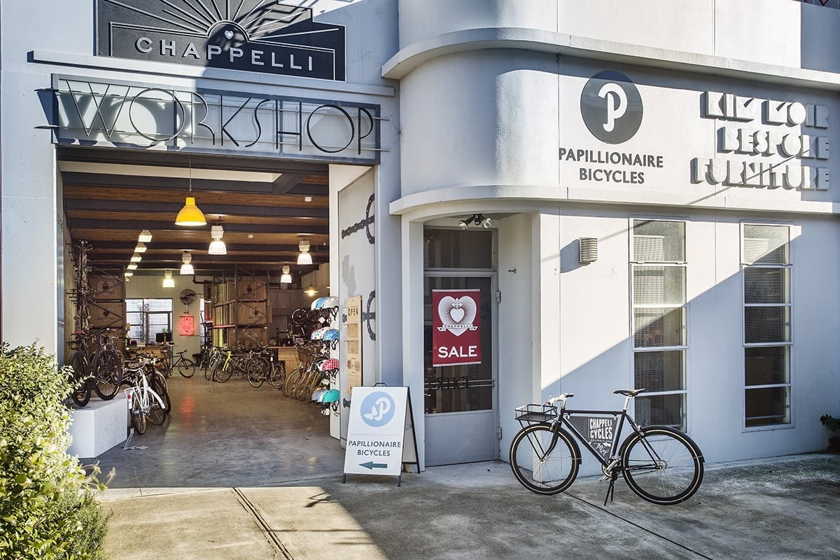 Stylish showroom/ warehouse in heart of city