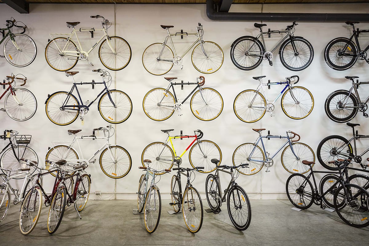 Stylish showroom/ warehouse in heart of city