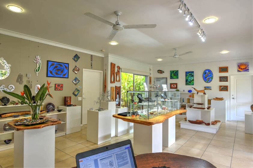 COMMERCIAL PROPERTY WITH SHOP / GALLERY / SHOWROOM AND RESIDENCE