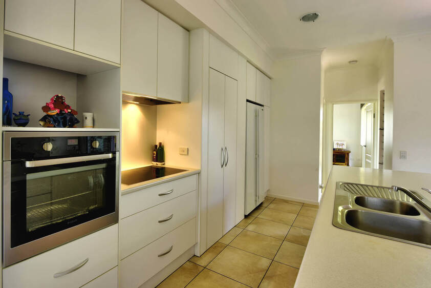 COMMERCIAL PROPERTY WITH SHOP / GALLERY / SHOWROOM AND RESIDENCE