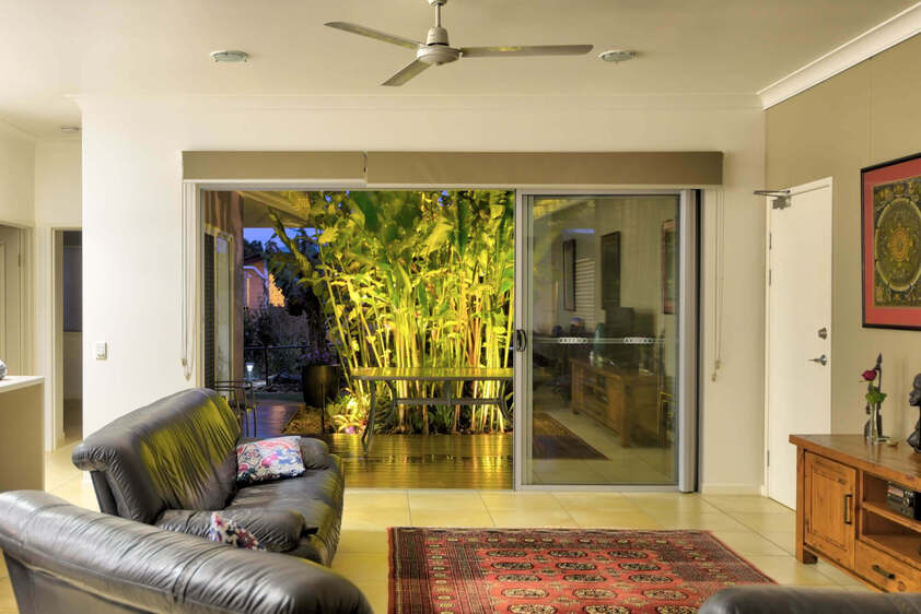 COMMERCIAL PROPERTY WITH SHOP / GALLERY / SHOWROOM AND RESIDENCE