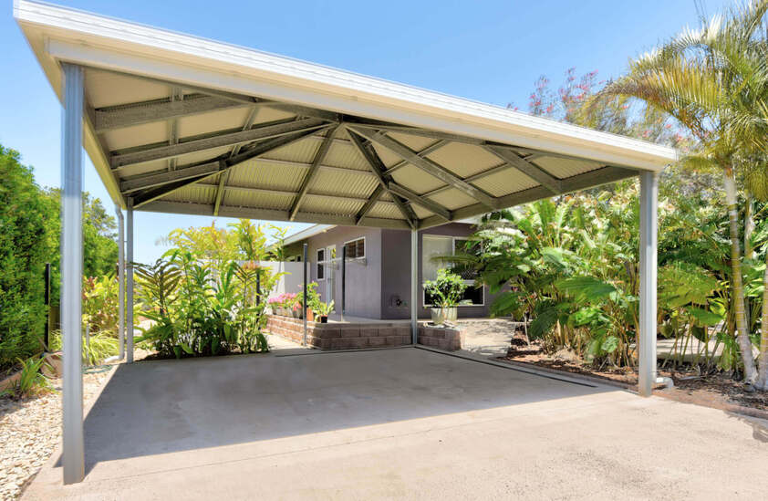 COMMERCIAL PROPERTY WITH SHOP / GALLERY / SHOWROOM AND RESIDENCE