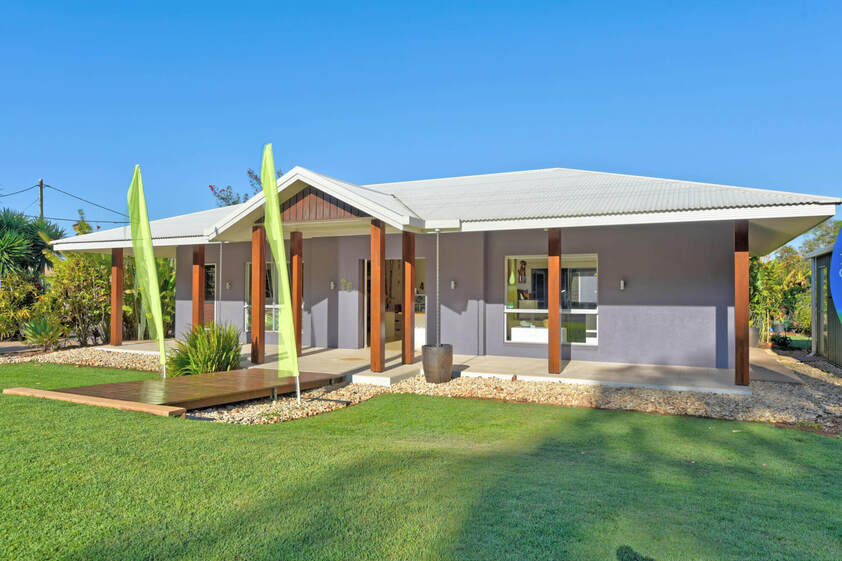 COMMERCIAL PROPERTY WITH SHOP / GALLERY / SHOWROOM AND RESIDENCE