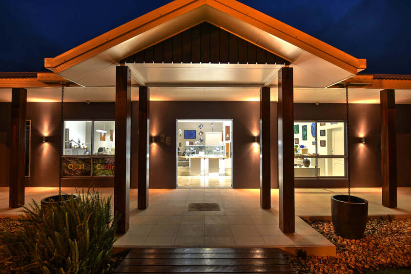 COMMERCIAL PROPERTY WITH SHOP / GALLERY / SHOWROOM AND RESIDENCE
