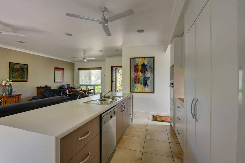COMMERCIAL PROPERTY WITH SHOP / GALLERY / SHOWROOM AND RESIDENCE