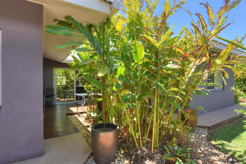COMMERCIAL PROPERTY WITH SHOP / GALLERY / SHOWROOM AND RESIDENCE