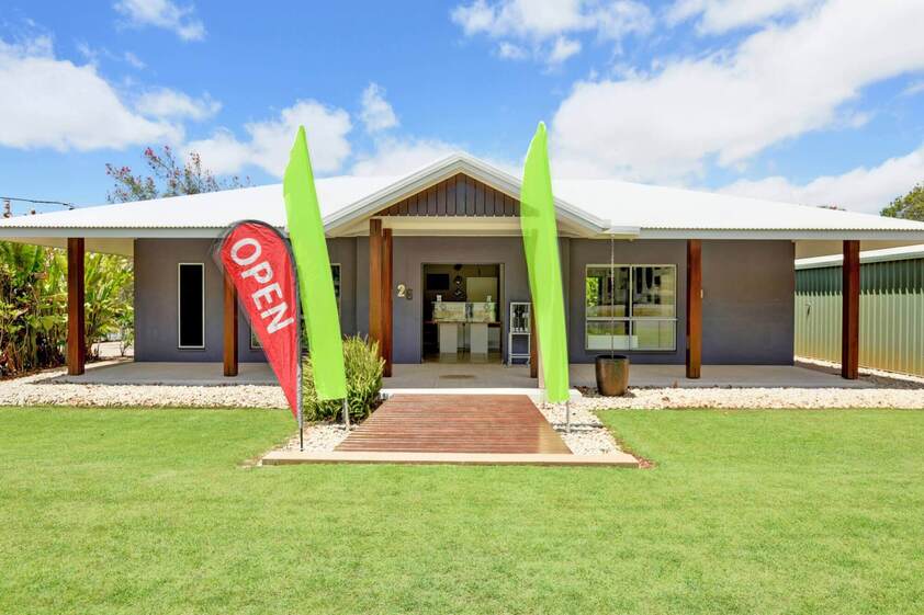 COMMERCIAL PROPERTY WITH SHOP / GALLERY / SHOWROOM AND RESIDENCE
