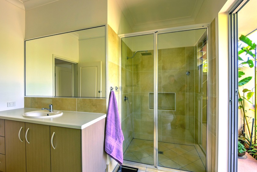 COMMERCIAL PROPERTY WITH SHOP / GALLERY / SHOWROOM AND RESIDENCE