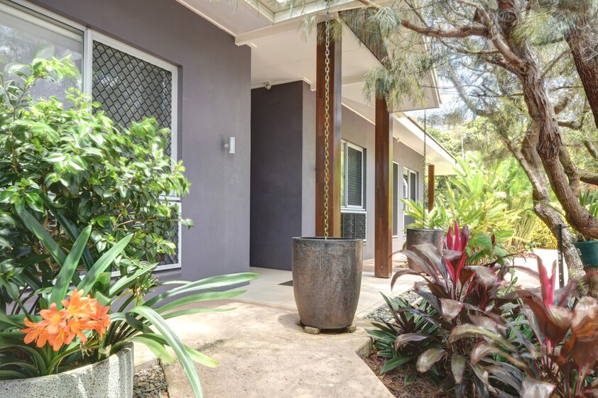 COMMERCIAL PROPERTY WITH SHOP / GALLERY / SHOWROOM AND RESIDENCE