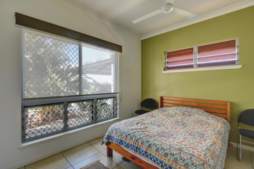 COMMERCIAL PROPERTY WITH SHOP / GALLERY / SHOWROOM AND RESIDENCE