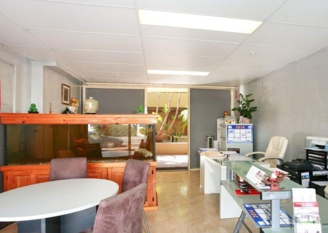 COMMERCIAL SPACE WITH CAR PARK IN BUSY CHIPPENDALE PRECINCT – ZONED FOR BUSINESS!