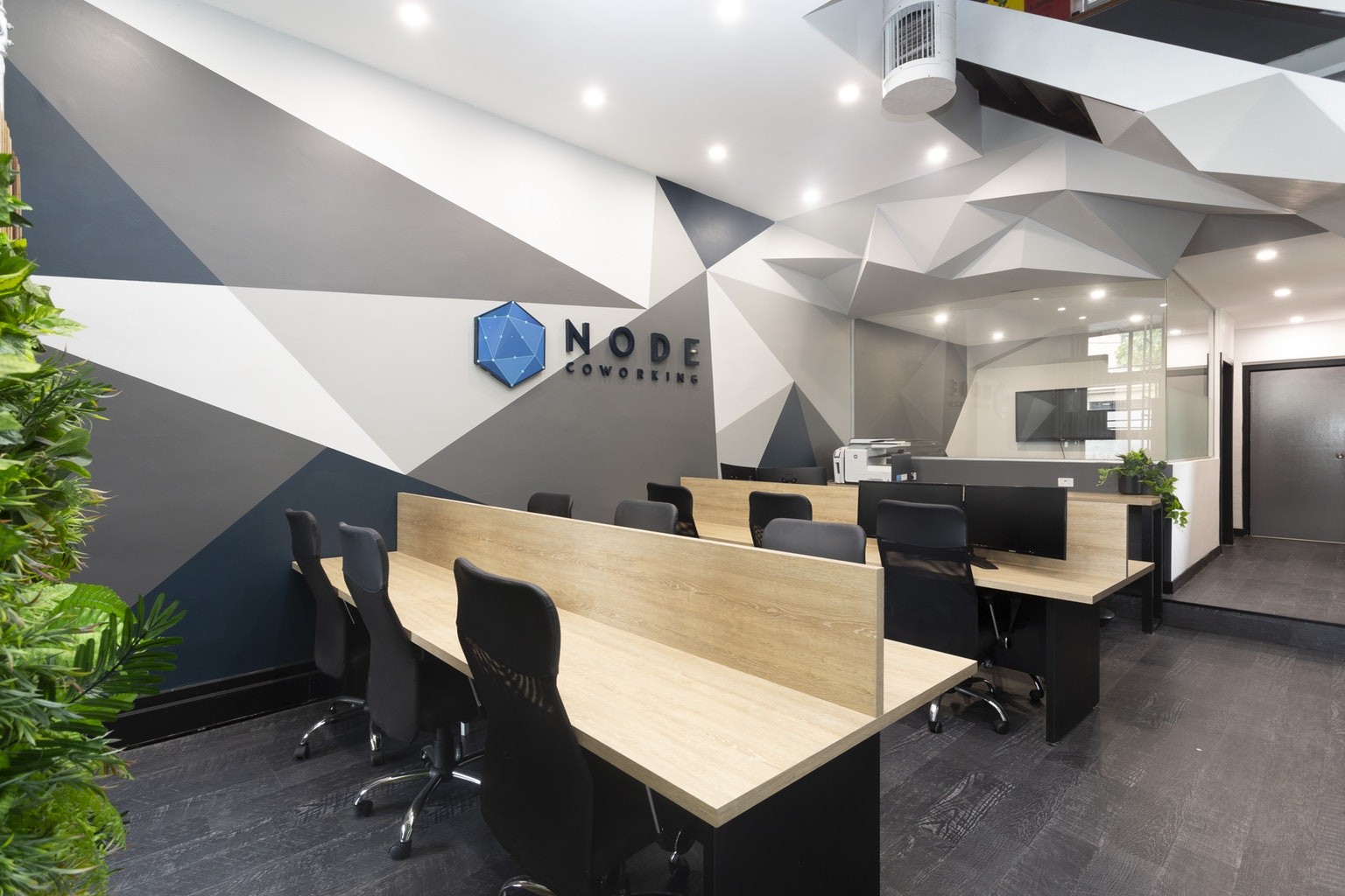 BUSINESS CENTRE WITH A TURNKEY SOLUTION.