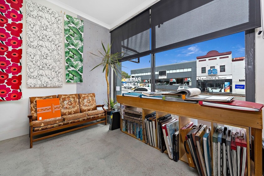 PRICE DROP - PROMINENT CITY FRINGE SHOP IN SUPER LOCATION – 209 sqm TOTAL - 3 UNDERCOVER CAR SPACES