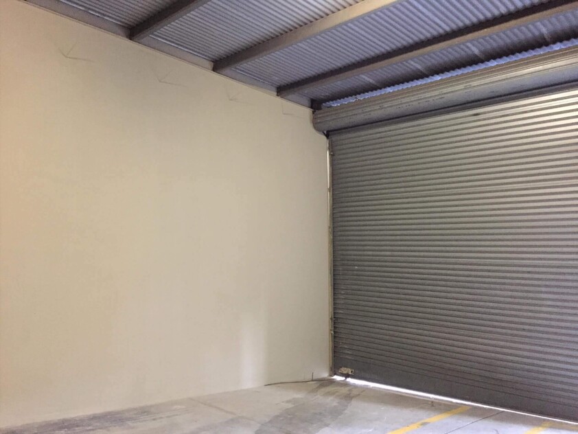 PRICE DROP - PROMINENT CITY FRINGE SHOP IN SUPER LOCATION – 209 sqm TOTAL - 3 UNDERCOVER CAR SPACES