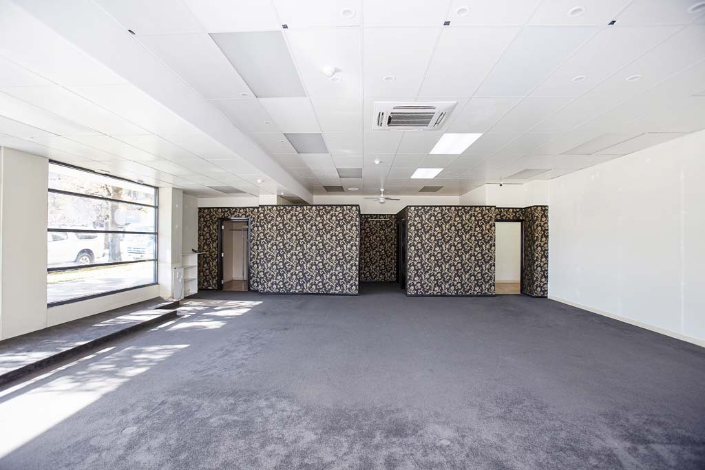 PRIME GOLDEN MILE LOCATION "TRUST YOURSELF BE A BOSS!"
