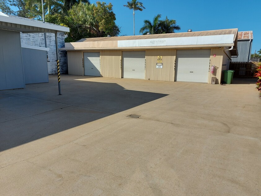 For sale/lease Retail, office, workshop and sheds.