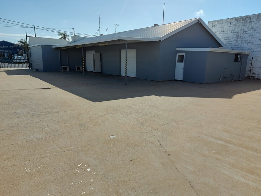 For sale/lease Retail, office, workshop and sheds.