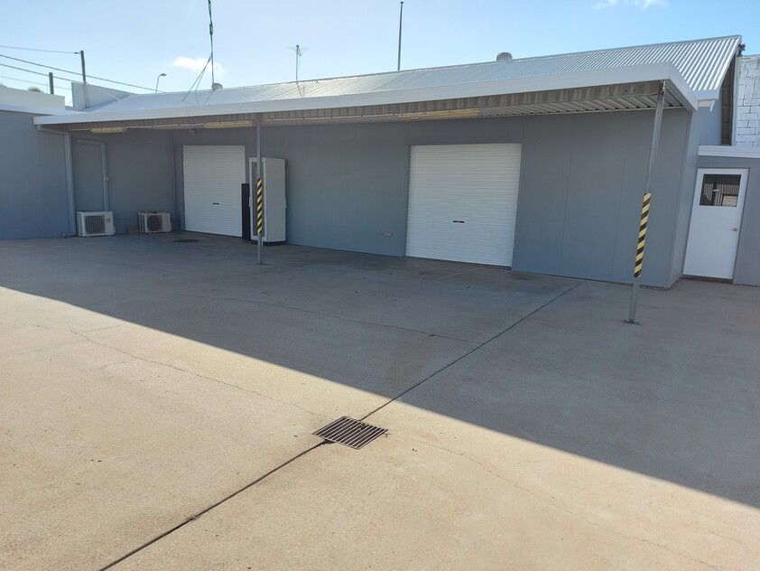 For sale/lease Retail, office, workshop and sheds.