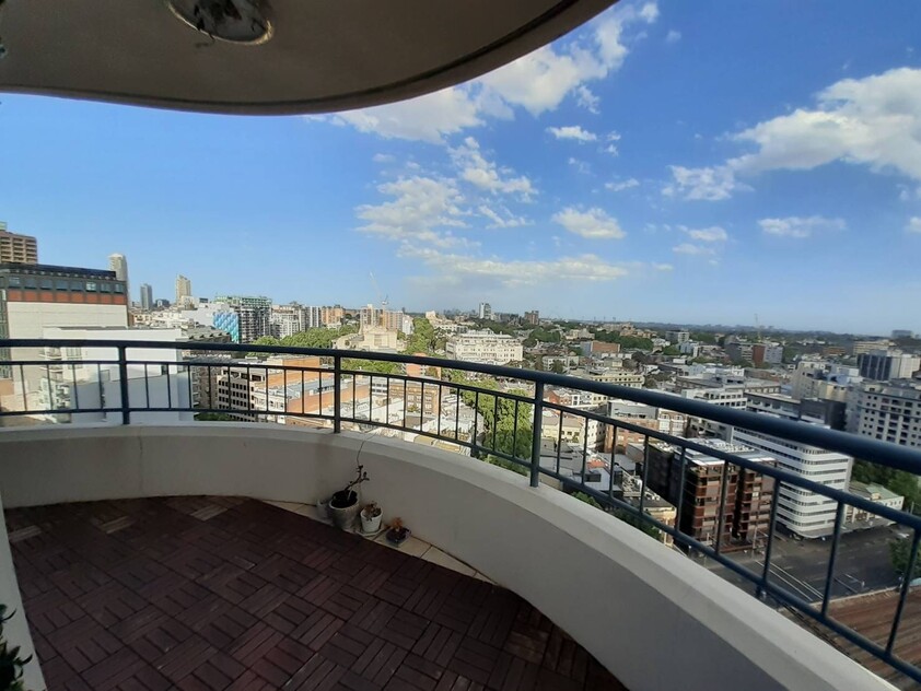 Spacious apartment with huge balcony with stunning view