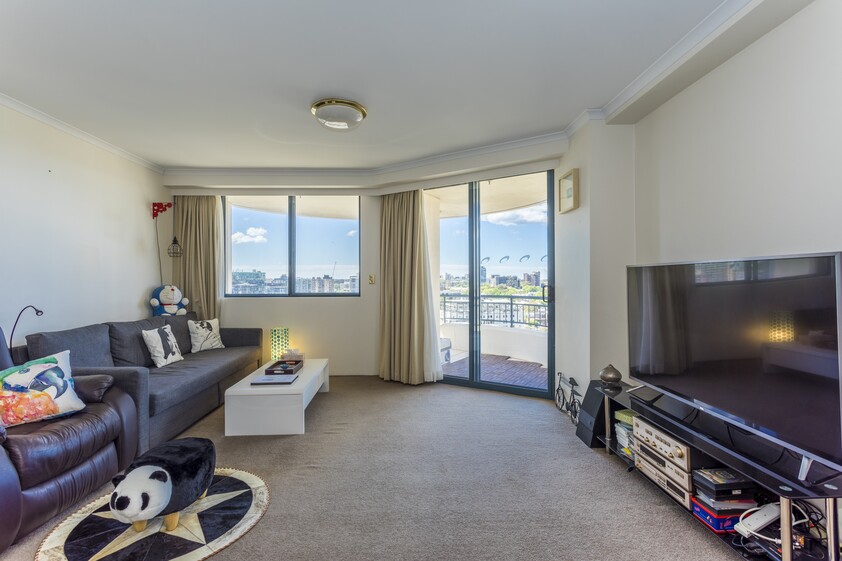 Spacious apartment with huge balcony with stunning view