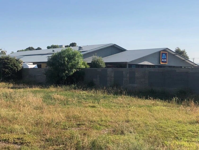 COMMERCIAL VACANT LAND - A RARE OPPORTUNITY! – 809M2 – MULTIPLE USES (STCA)